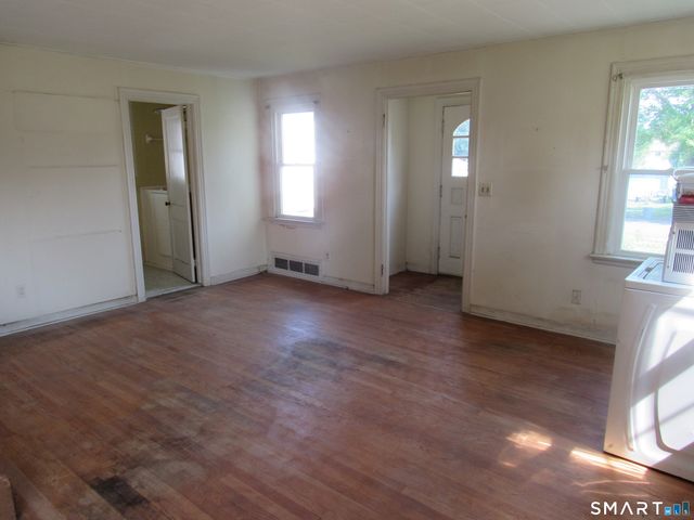 33 Hillcrest Avenue, West Haven, CT 06516