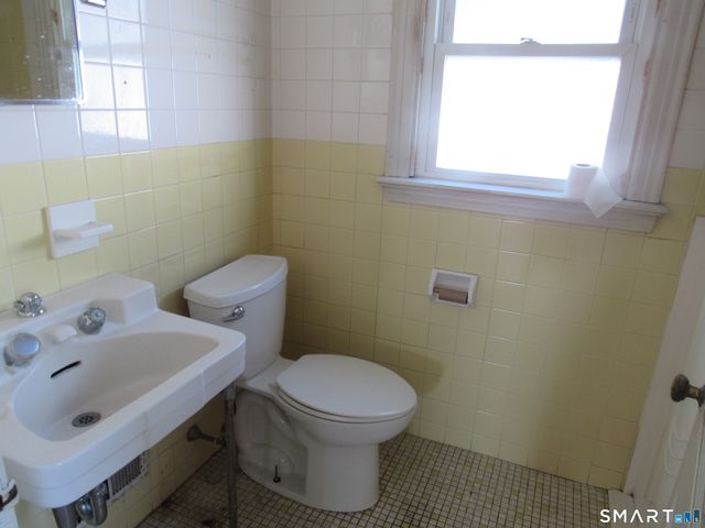 33 Hillcrest Avenue, West Haven, CT 06516