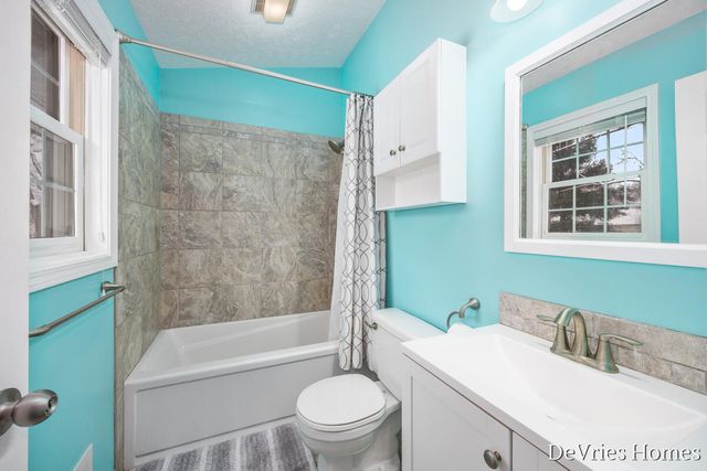 1711 Oakvale Drive, Wyoming, MI 49519