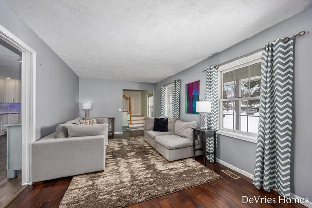 1711 Oakvale Drive, Wyoming, MI 49519