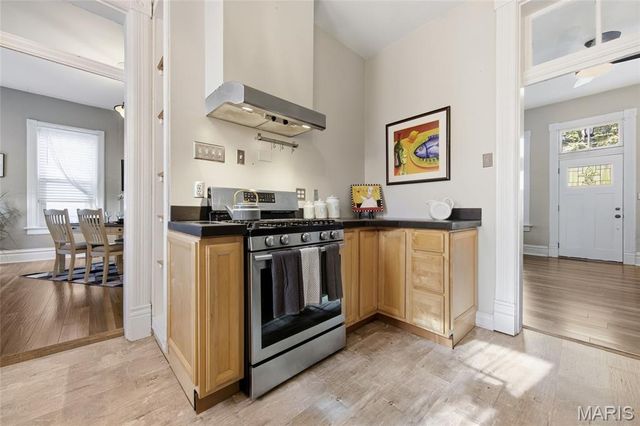 1216 N 5th Street, St Charles, MO 63301