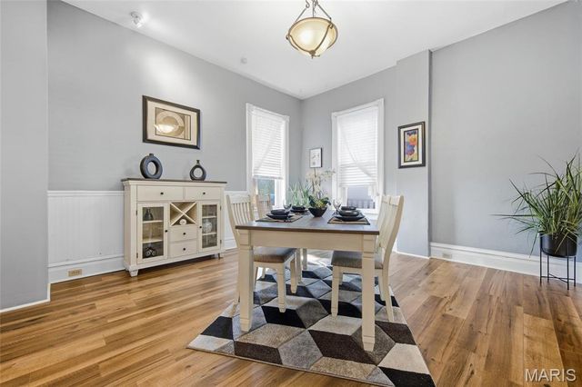1216 N 5th Street, St Charles, MO 63301
