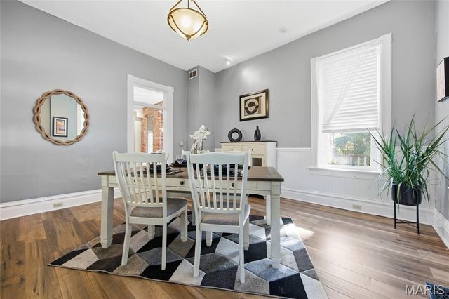 1216 N 5th Street, St Charles, MO 63301