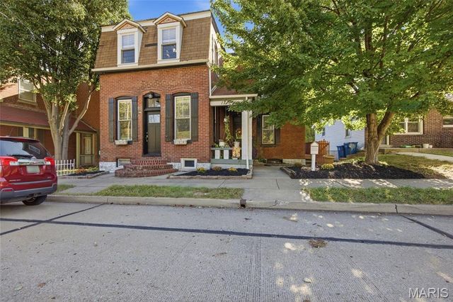 1216 N 5th Street, St Charles, MO 63301