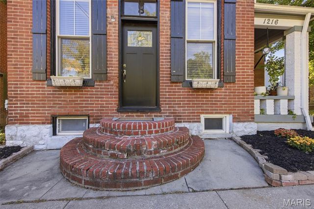 1216 N 5th Street, St Charles, MO 63301