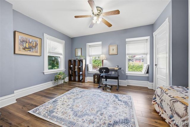 1216 N 5th Street, St Charles, MO 63301