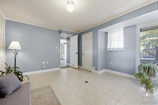 1216 N 5th Street, St Charles, MO 63301