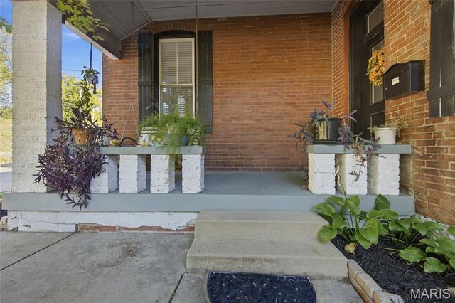 1216 N 5th Street, St Charles, MO 63301
