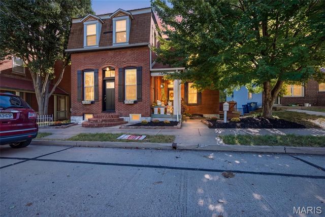 1216 N 5th Street, St Charles, MO 63301
