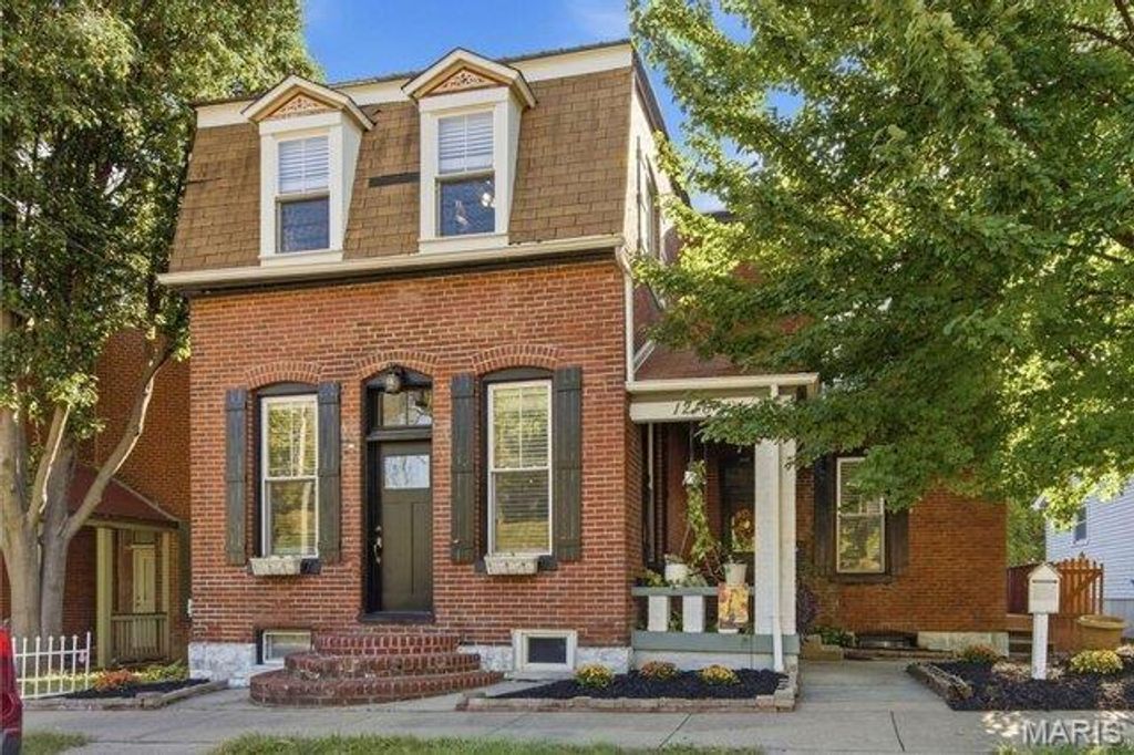 1216 N 5th Street, St Charles, MO 63301