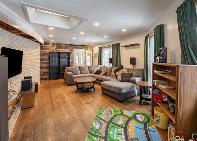 1751 Gary Avenue, Aurora, IL 60505