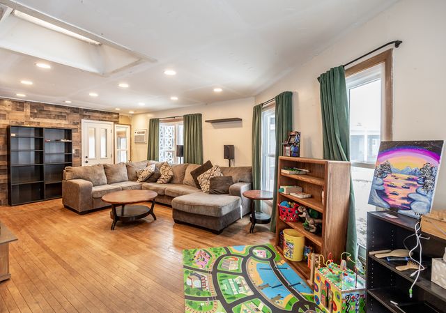 1751 Gary Avenue, Aurora, IL 60505