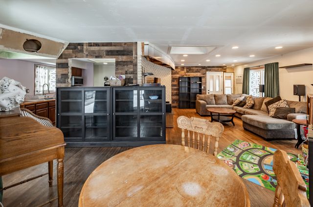 1751 Gary Avenue, Aurora, IL 60505