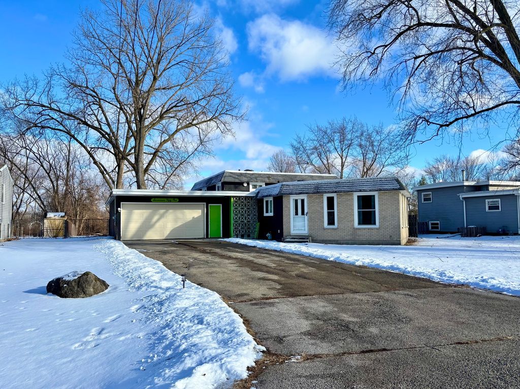 1751 Gary Avenue, Aurora, IL 60505