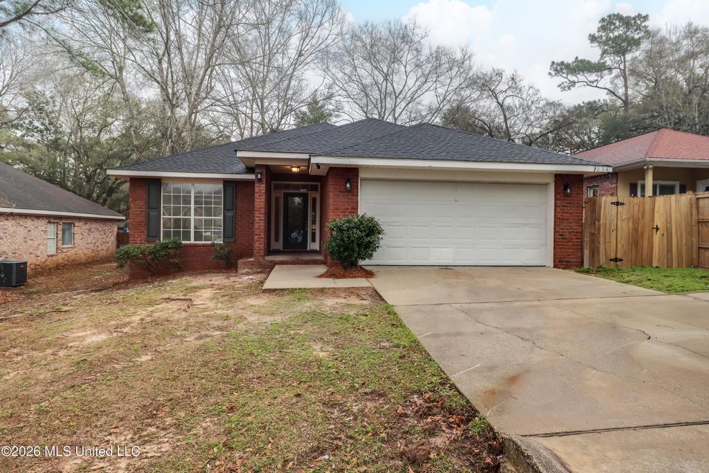 9834 Pokai Way, Diamondhead, MS 39525