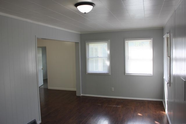 5318 Lafayette Road, Elk Run Heights, IA 50707