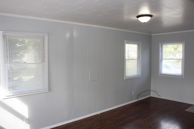 5318 Lafayette Road, Elk Run Heights, IA 50707