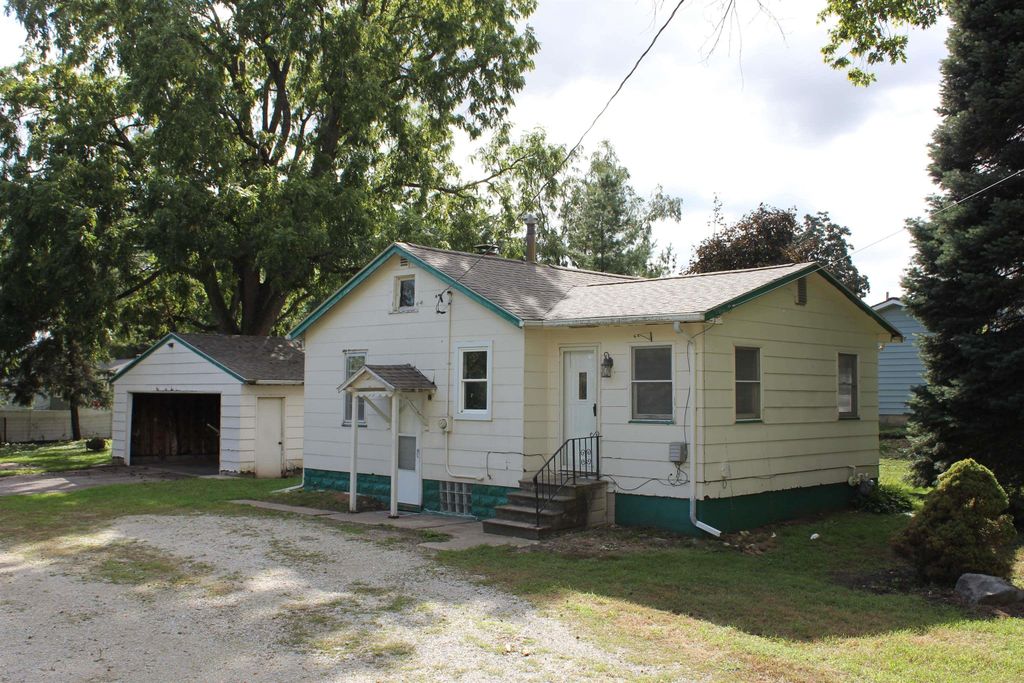 5318 Lafayette Road, Elk Run Heights, IA 50707