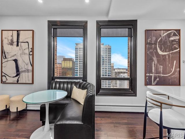 200 S Brentwood Boulevard 21H, Clayton, MO 63105