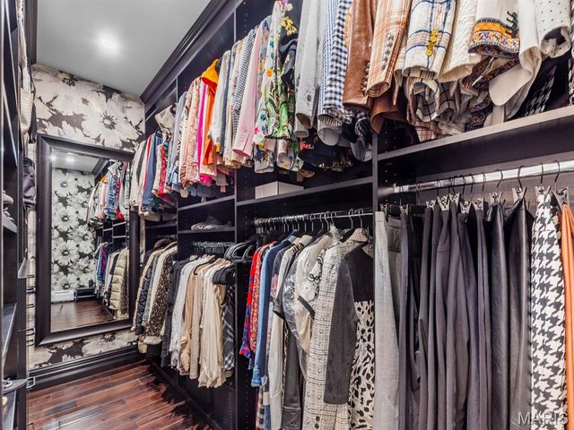 200 S Brentwood Boulevard 21H, Clayton, MO 63105