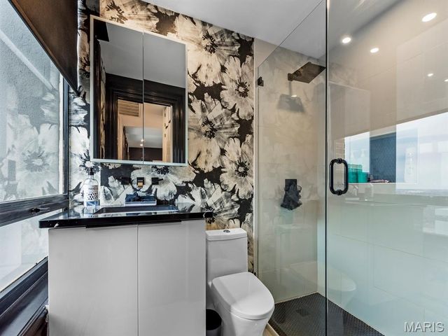 200 S Brentwood Boulevard 21H, Clayton, MO 63105