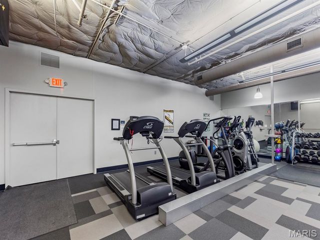 200 S Brentwood Boulevard 21H, Clayton, MO 63105