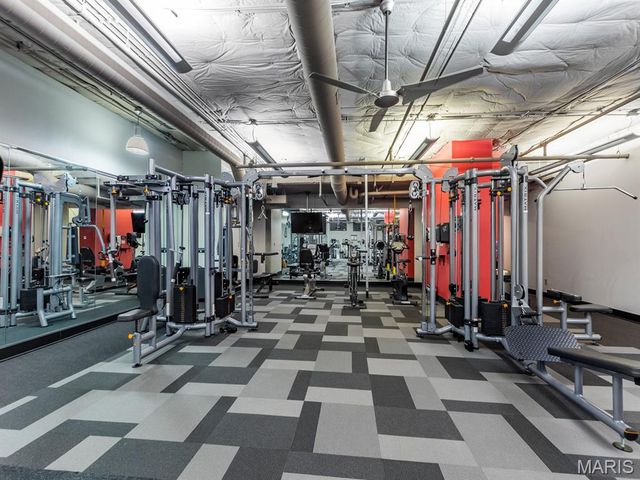 200 S Brentwood Boulevard 21H, Clayton, MO 63105