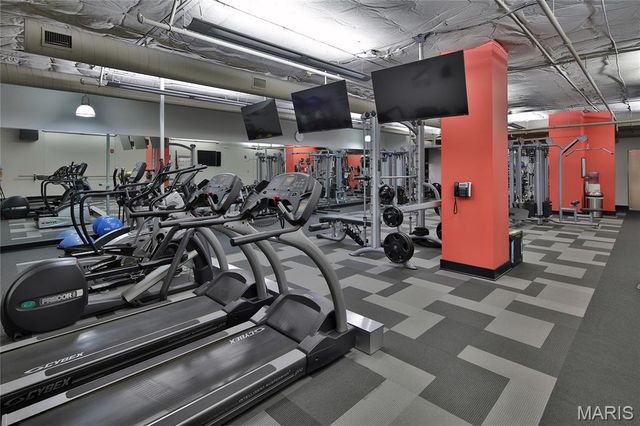 200 S Brentwood Boulevard 21H, Clayton, MO 63105