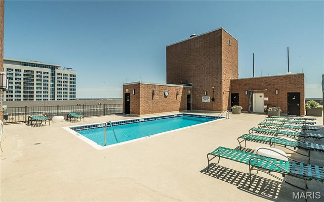 200 S Brentwood Boulevard 21H, Clayton, MO 63105