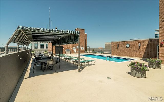 200 S Brentwood Boulevard 21H, Clayton, MO 63105