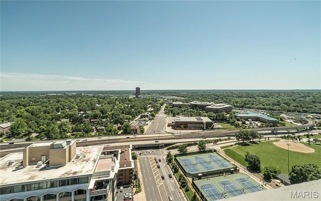 200 S Brentwood Boulevard 21H, Clayton, MO 63105