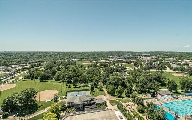 200 S Brentwood Boulevard 21H, Clayton, MO 63105