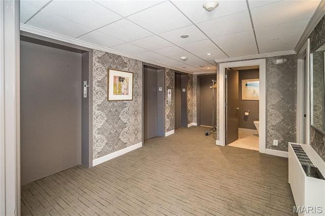 200 S Brentwood Boulevard 21H, Clayton, MO 63105