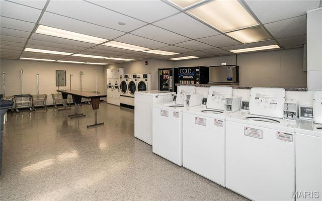 200 S Brentwood Boulevard 21H, Clayton, MO 63105