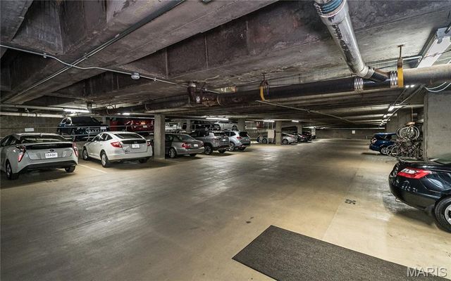 200 S Brentwood Boulevard 21H, Clayton, MO 63105