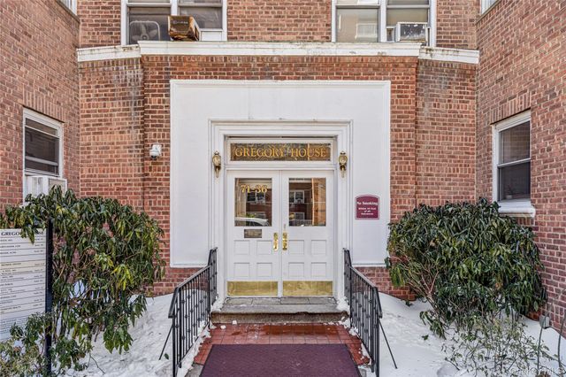 7136 110th Street 2F, Forest Hills, NY 11375