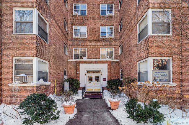 7136 110th Street 2F, Forest Hills, NY 11375