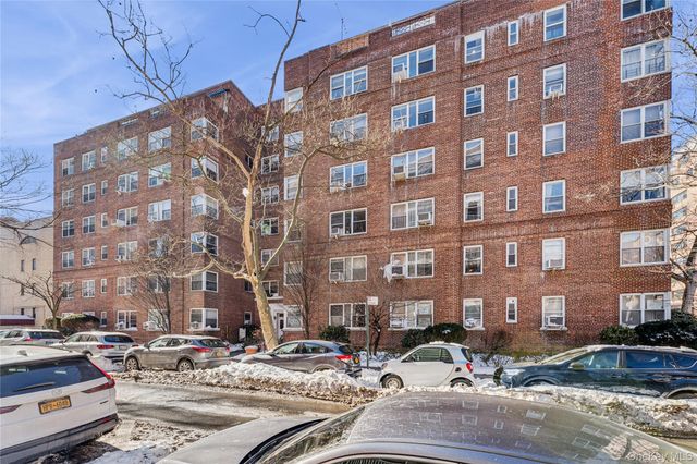7136 110th Street 2F, Forest Hills, NY 11375