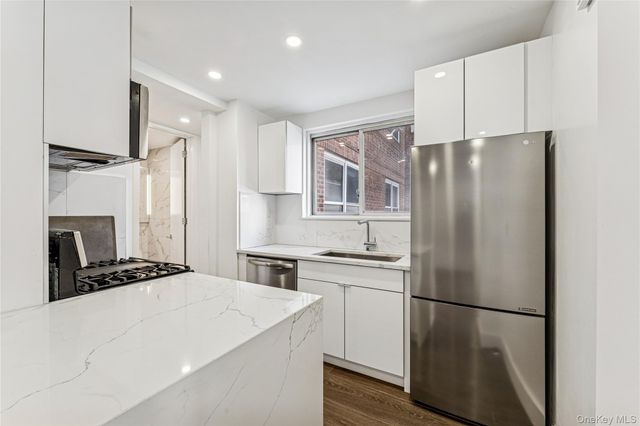 7136 110th Street 2F, Forest Hills, NY 11375