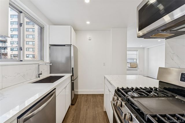 7136 110th Street 2F, Forest Hills, NY 11375