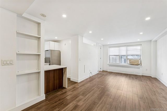 7136 110th Street 2F, Forest Hills, NY 11375