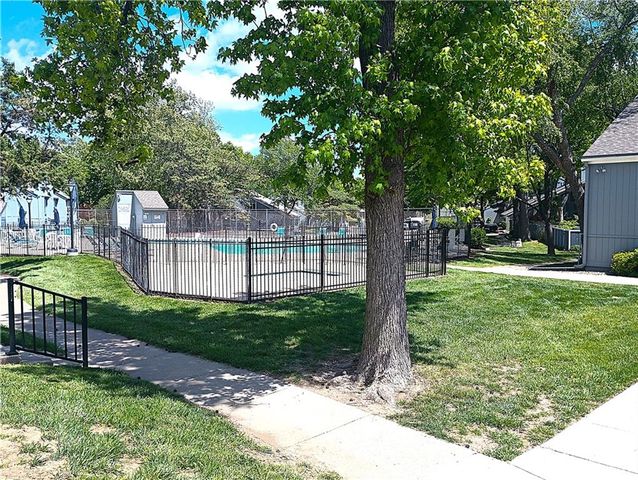 12209 W 79th Terrace, Lenexa, KS 66215