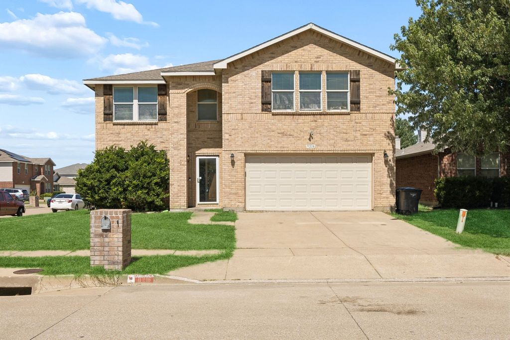 9216 Old Clydesdale Drive, Fort Worth, TX 76123