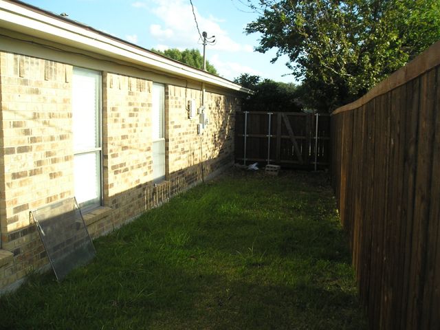 901 Freestone Court, Arlington, TX 76017