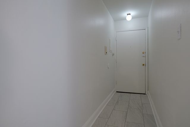 143 W Elk Trail 141, Carol Stream, IL 60188