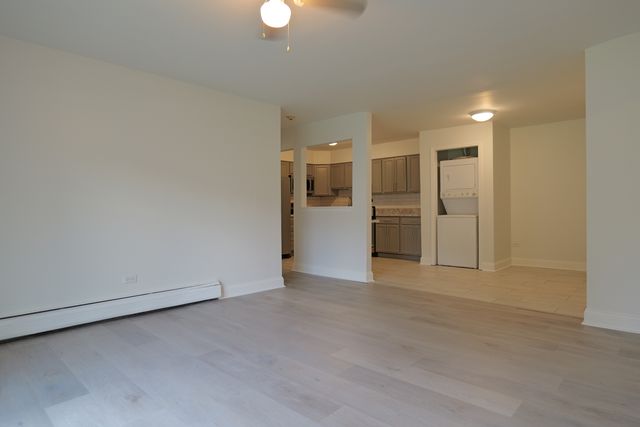 143 W Elk Trail 141, Carol Stream, IL 60188