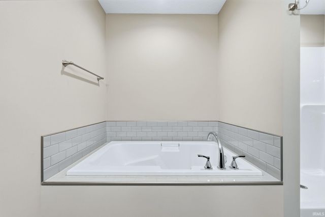 10491 Fieldlight Boulevard, Fort Wayne, IN 46835