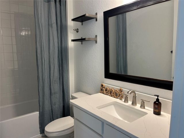 2016 BOLSENA STREET, North Venice, FL 34275