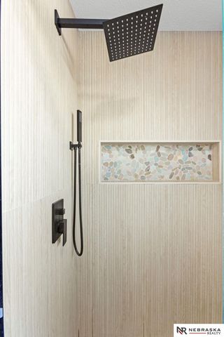 1629 N 107th Avenue, Omaha, NE 68114