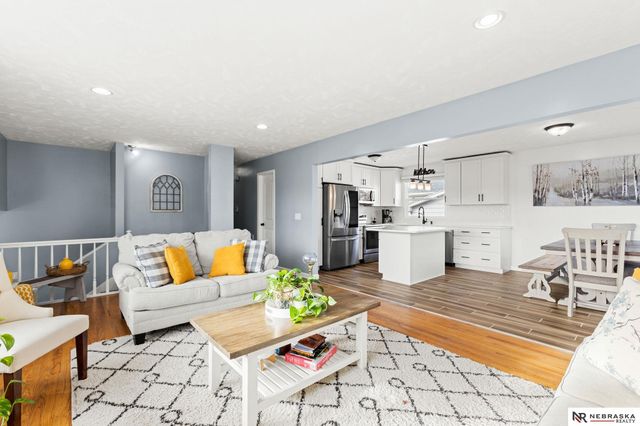 1629 N 107th Avenue, Omaha, NE 68114